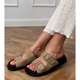 Chanclas verdes con abrazaderas en rayas beige 2