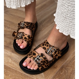 Chanclas de leopardo con rayas beige 3
