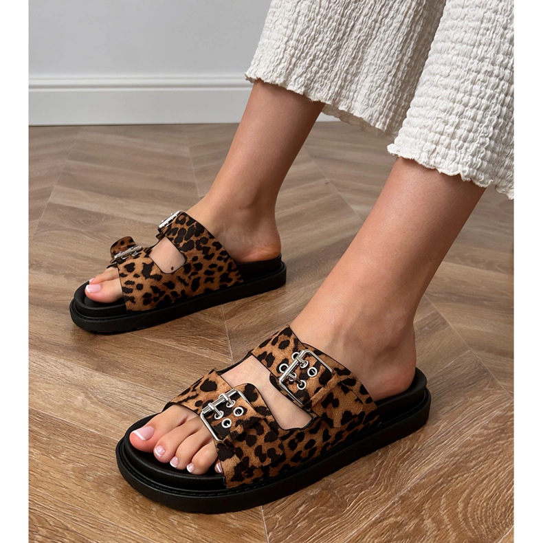Chanclas de leopardo con rayas beige 1