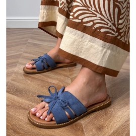 Chanclas azules con arco y decoración en los bordes 1