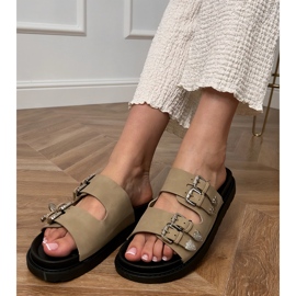 Zapatillas de mujeres verdes con hebillas decorativas beige 1 Zapatillas de mujeres verdes con hebillas decorativas beige 1