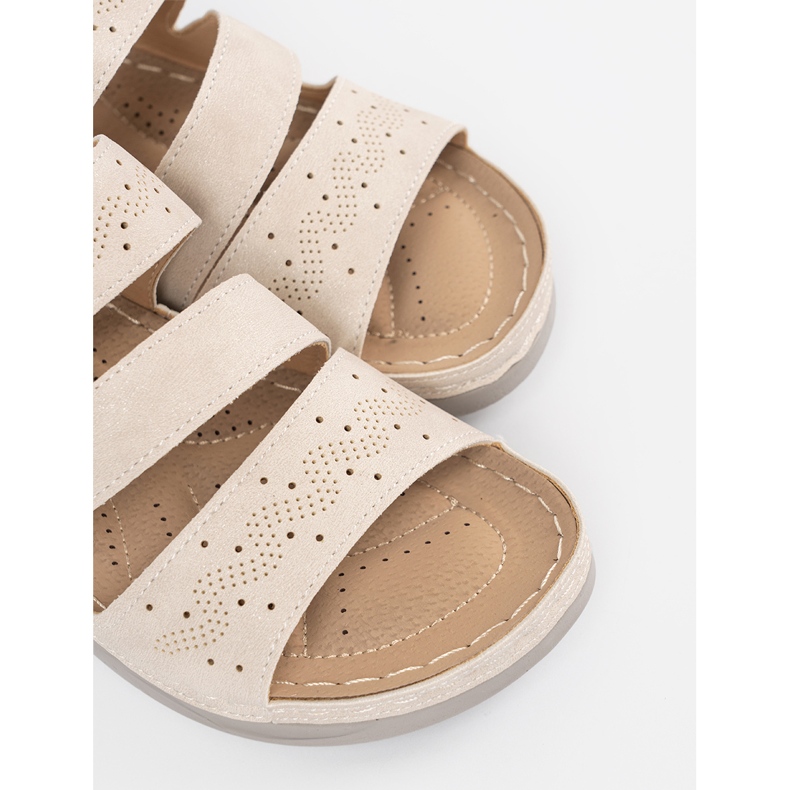 Seastar Ligeros livianos chanclas en una cuña baja beige 2