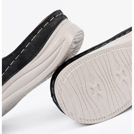 Seastar Zapatillas de mujer negra con una flor decorativa negro 1