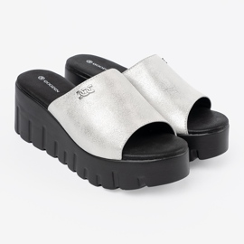 Goodin Chanclas plateadas en una plataforma negra 3
