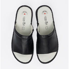 J. Star Zapatillas para mujeres negras con un inserto de cuero negro 3