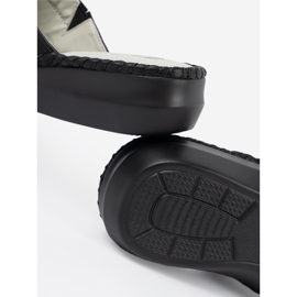 J. Star Zapatillas para mujeres negras con un inserto de cuero negro 1