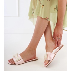 Seastar Chanclas de satén beige con un arco en perlas 2