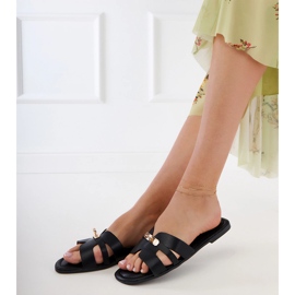 Chanclas negras con recortes en el cinturón y decoración dorada negro 1