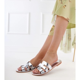 Flip de plata -flops decorados con recortes 1 Flip de plata -flops decorados con recortes 1