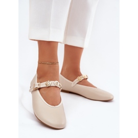 Bailarinas femeninas con cinturón y alfileres dorados beige 2