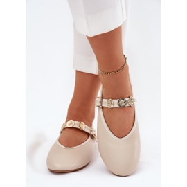 Bailarinas femeninas con cinturón y alfileres dorados beige 3