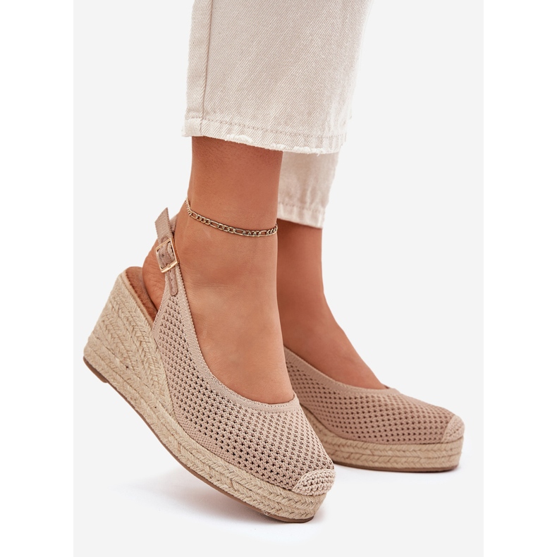 Sandalias para mujeres para cuña con una trenza oscura beige 1 Sandalias para mujeres para cuña con una trenza oscura beige 1