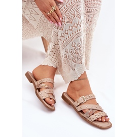 Flip de mujeres de mujeres decoradas para mujeres con rayas y una abrazadera beige 7