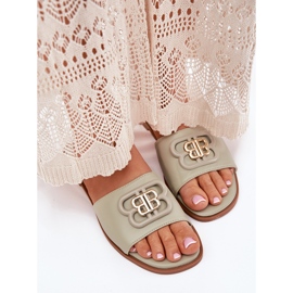Flip Flip Flip Flip Flip con un detalle verde decorativo 5
