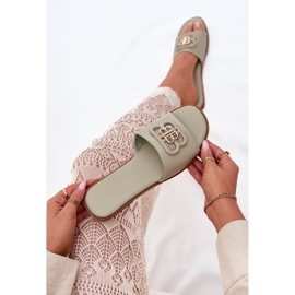 Flip Flip Flip Flip Flip con un detalle verde decorativo 9
