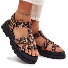 Sandalias de cuero ecológica para mujeres con abrazaderas de hebilla de leopardo beige 9