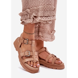 Sandalias de cuero ecológica para mujeres con hebillas de color caqui beige 1
