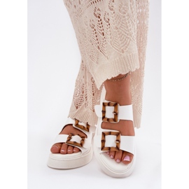 Zapatillas para mujeres de cuero ecológica en la plataforma con hebillas blancas blanco 3