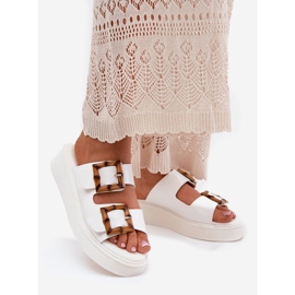 Zapatillas para mujeres de cuero ecológica en la plataforma con hebillas blancas blanco 1 Zapatillas para mujeres de cuero ecológica en la plataforma con hebillas blancas blanco 1