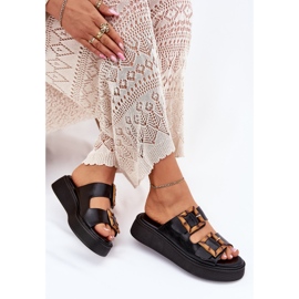 Zapatillas para mujeres de cuero ecológica en la plataforma con hebillas negras negro 7
