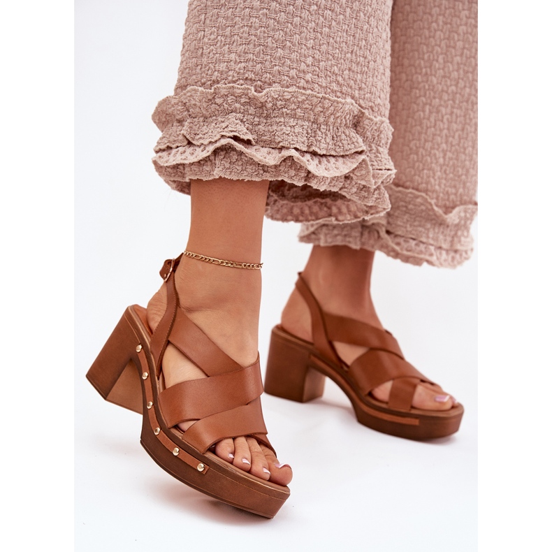 Sandalias de cuero en el poste marrón Zazoo 1081 2