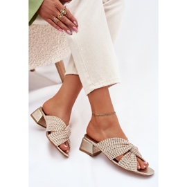 Zapatillas para mujeres en el bloque Maciejka 06955-25 Beige-Gold 7