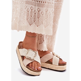 Zapatillas para mujeres en la plataforma con trenza y la abrazadera dorada beige 1