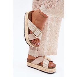 Zapatillas para mujeres en la plataforma con trenza y la abrazadera dorada beige 5