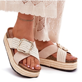 Zapatillas para mujeres en la plataforma con trenza y la abrazadera dorada beige 8