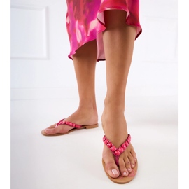 Chanclas rosadas decoradas con guijarros 1