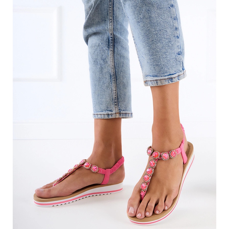 Sandalias rosadas de flip -flops decorados con circones rosado 1