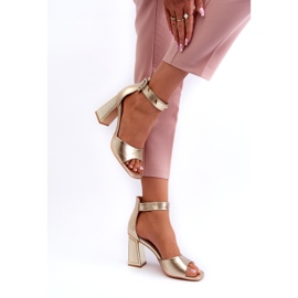 Evento Sandalias elegantes de tacón dorado para mujer. 3