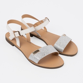 Goodin Sandalias blancas en una suela plana con una correa de plata multicolor 2