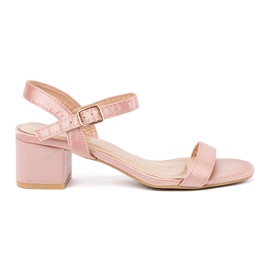 Sandalias de color rosa claro en el poste rosado 2 Sandalias de color rosa claro en el poste rosado 2