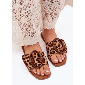 Chanclas planas para mujeres con una hebilla decorativa de leopardo marrón 5