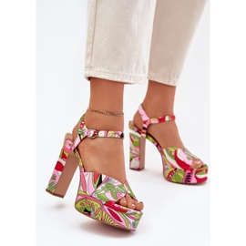 Sandalias estampadas en el poste y plataforma de color verde rosado 3