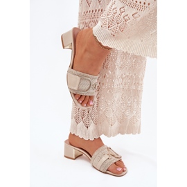 Tacones altos de las mujeres con un detalle decorativo BEIGE 5
