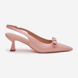 Sandalias barnizadas en un alfiler con un arco desnudo beige 8