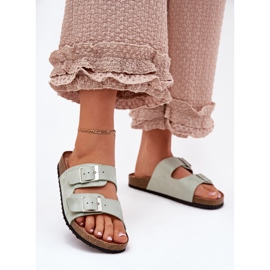 Flip Flip Flip Flip en las pinzas de menta de la plataforma de corcho verde 2 Flip Flip Flip Flip en las pinzas de menta de la plataforma de corcho verde 2