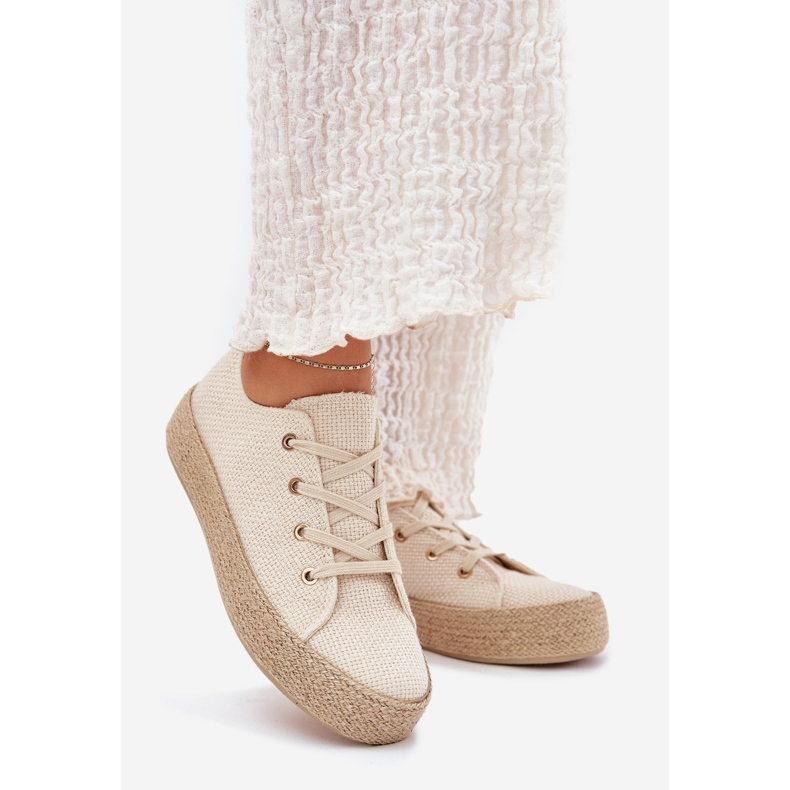Zapatillas para mujeres en la plataforma con trenza beige 1