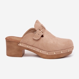 Zapatillas para mujeres con un beige de hebilla 8