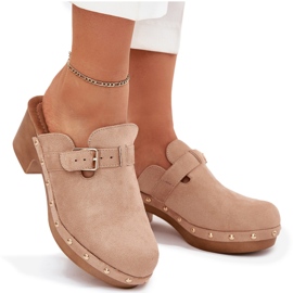 Zapatillas para mujeres con un beige de hebilla 9