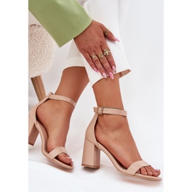Sandalias de mujer de cuero ecológica en el post beige 7