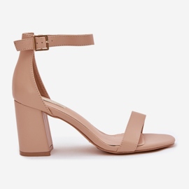 Sandalias de mujer de cuero ecológica en el post beige 8