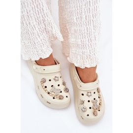 Chanclas de espuma beige con alfileres 9