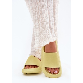 Zapatillas de espuma ligera de mujeres en una suela gruesa de lima verde 3