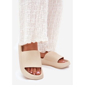 Chanclas de mujer de espuma beige claro con suela gruesa 1 Chanclas de mujer de espuma beige claro con suela gruesa 1