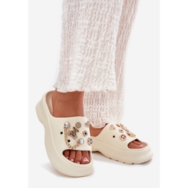 Flip de espuma de mujer con alfileres dorados Mendigo ligero beige 1