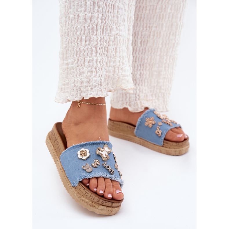 Zapatillas para mujeres con alfileres dorados en la plataforma azul 2