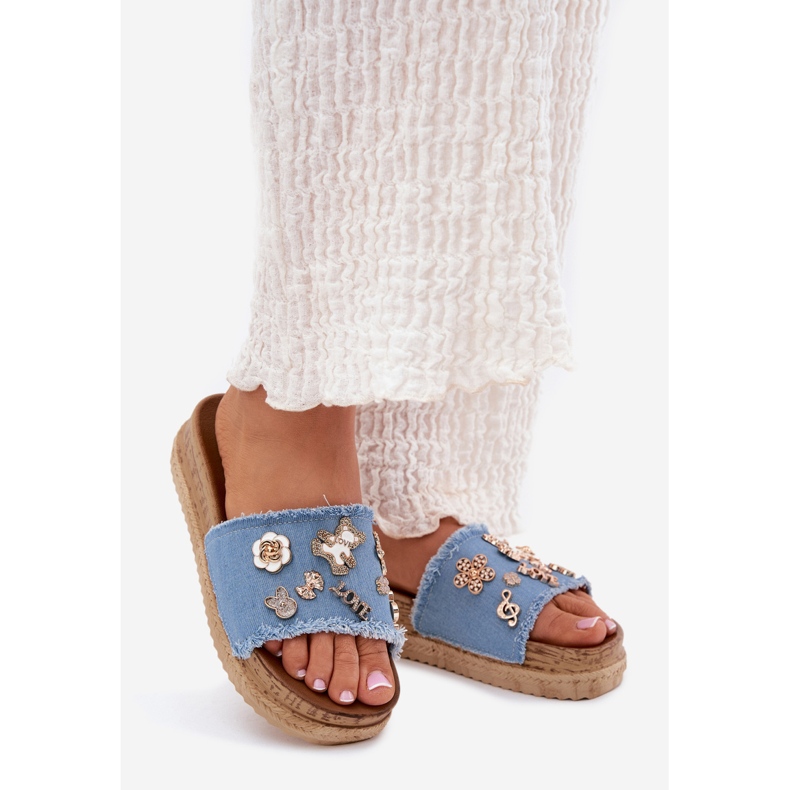 Zapatillas para mujeres con alfileres dorados en la plataforma azul 1